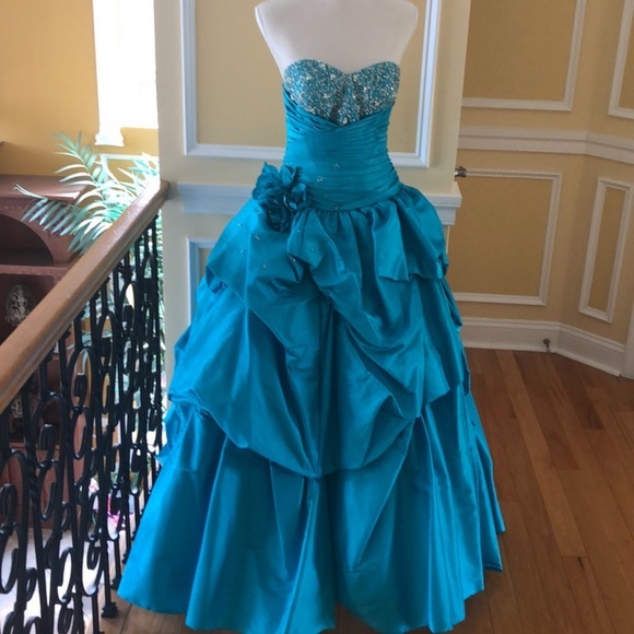 Please help me get rid of my unlisted mess of a posh room PLEASE!!! Today 4:30 - Picture 3 of 16